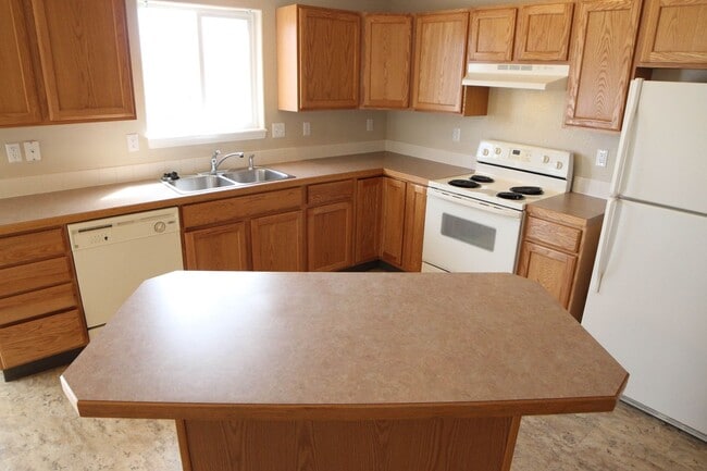 Building Photo - 310 S Rachel Ave