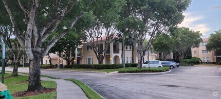 Building Photo - 2494 Centergate Dr