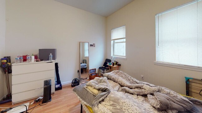 Building Photo - 2 br, 1 bath Duplex - 1922 N Darien ST Unit B