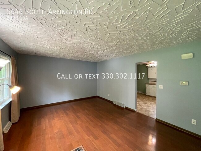 Building Photo - Two bedroom townhouse with bonus room for ...