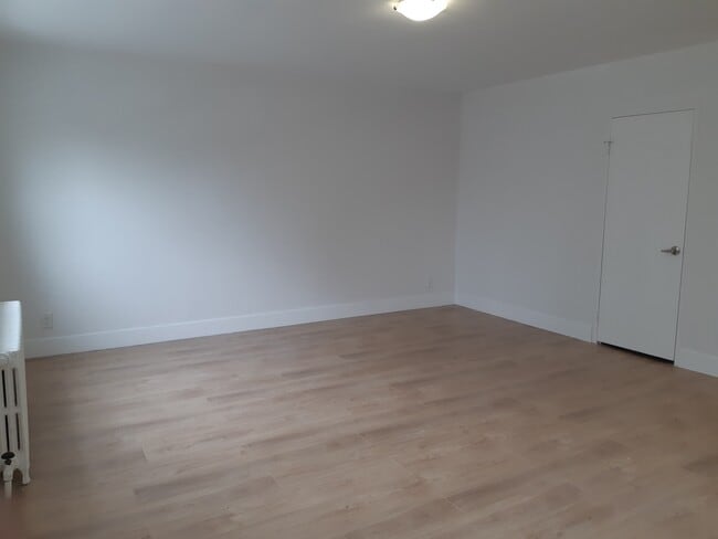 Building Photo - Hillsdale Manor