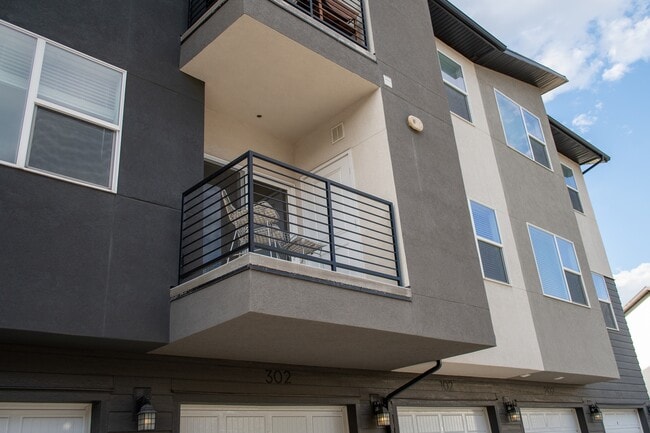 Building Photo - 459 W 15 S