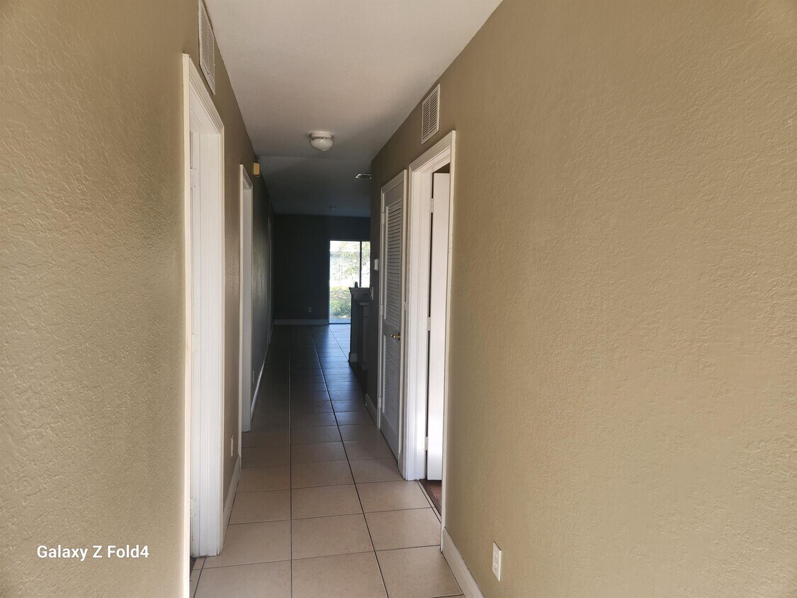 Foto principal - 2426 George Ave S