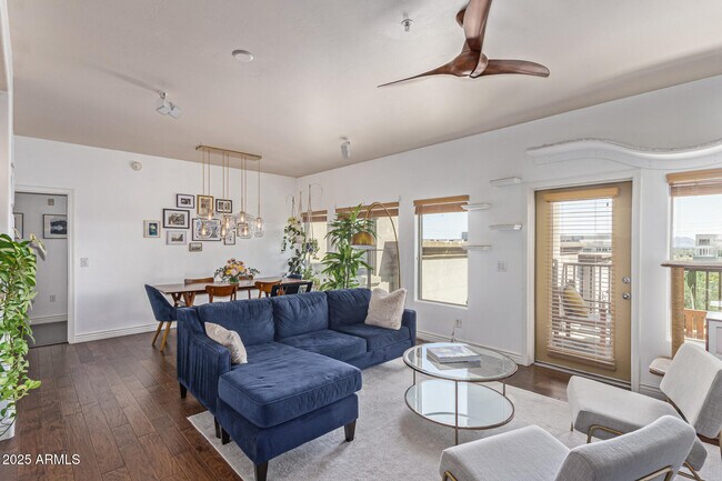 Foto del edificio - 5450 E Deer Valley Dr