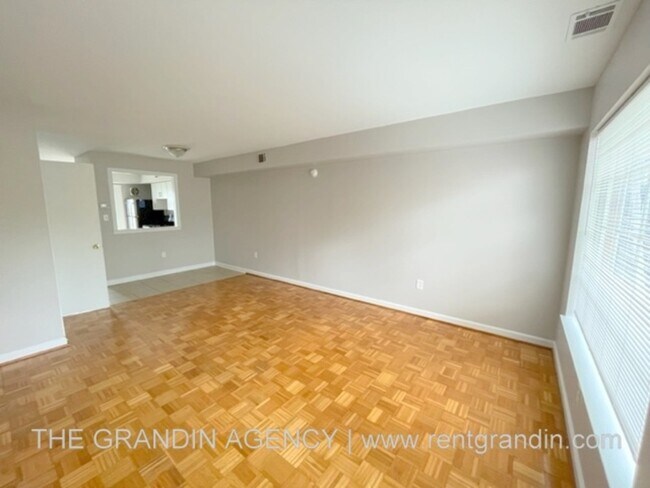 Foto del edificio - 1809 Grandin Rd SW