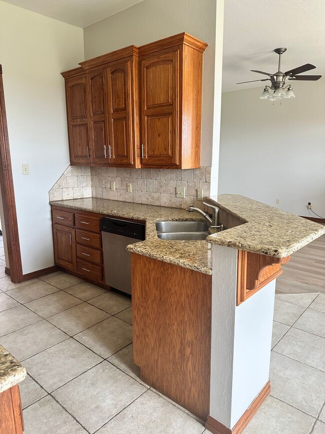 Foto del edificio - Great Home located in Dove Creek!$250.00 o...