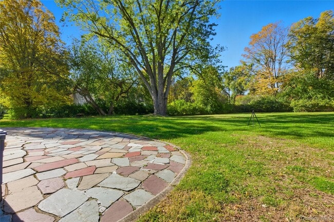 Building Photo - 39 Cox Ave