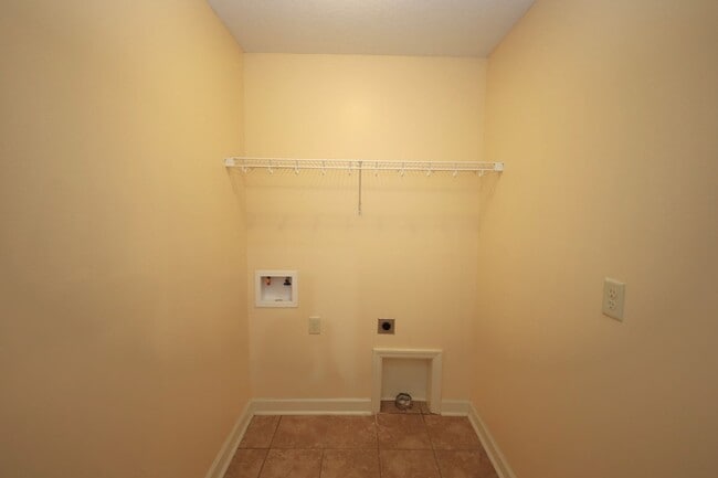 Building Photo - 4105 Silver Glenn