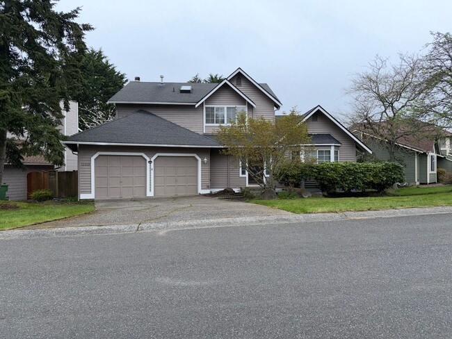 Foto del edificio - Saratoga Reach Beauty: Updated 4BR Home with Deck, Fireplace & Prime Mukilteo Location
