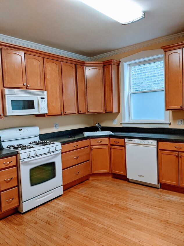 Primary Photo - 3541 N Oakley Ave