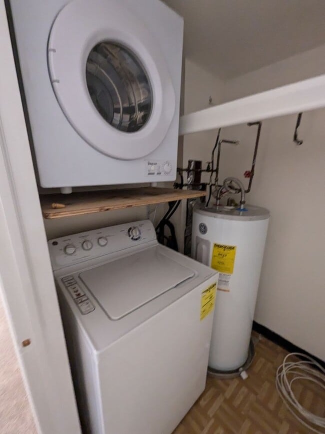 Building Photo - Remodeled Unit - Northeast