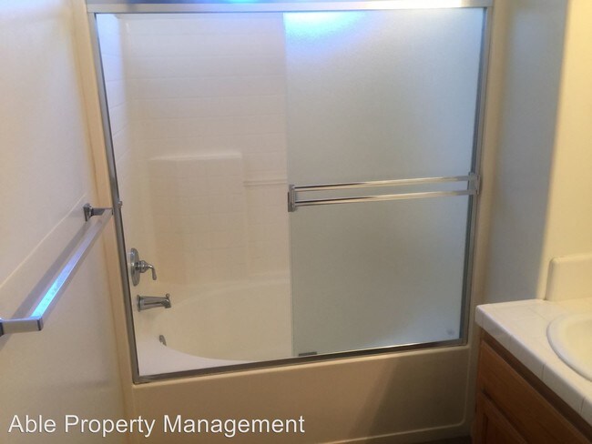 Foto del edificio - 4 br, 2 bath House - 6000 Lakewood Shore Dr.