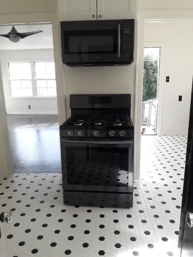 Range with built-in Microwave - 216 Park Ave