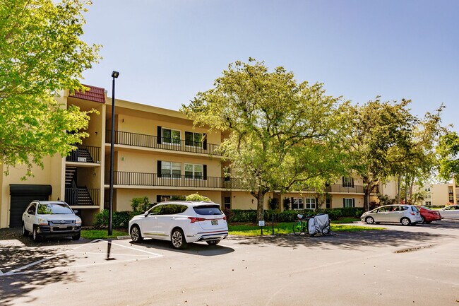 Building Photo - 1087 Forest Lakes Dr