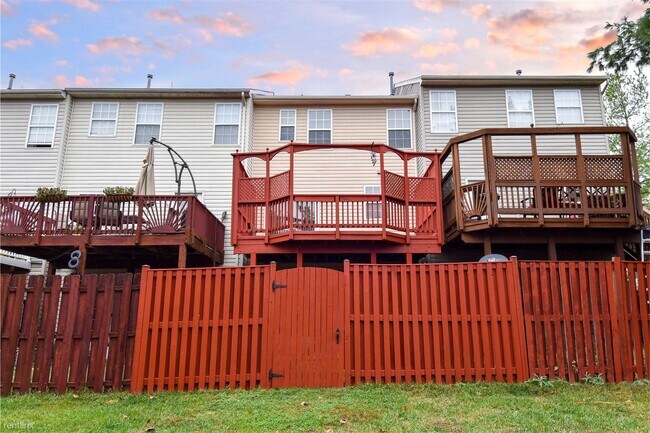 Building Photo - 3 br, 2.5 bath Townhome - 21066 Tioga Terrace
