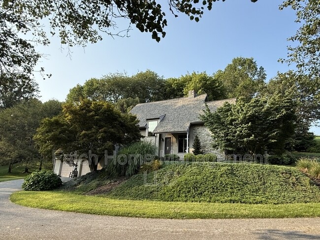 Building Photo - 1278 Valley Rd