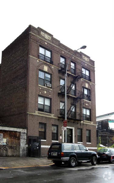 Primary Photo - 557 Franklin Ave