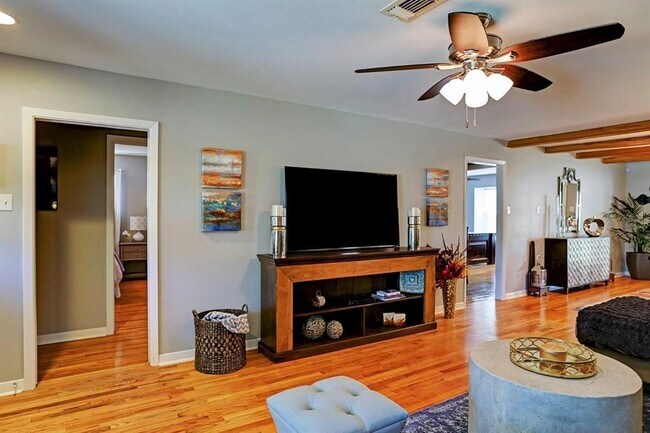 Foto del edificio - 10027 Timberwood Dr