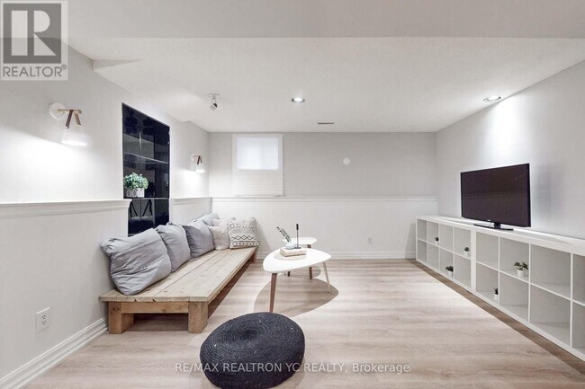 Building Photo - 4 Theobalds Cir