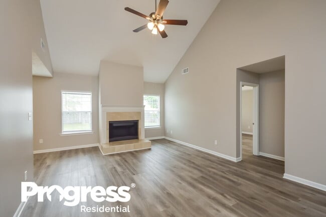 Foto del edificio - 433 Summer Hill Cir