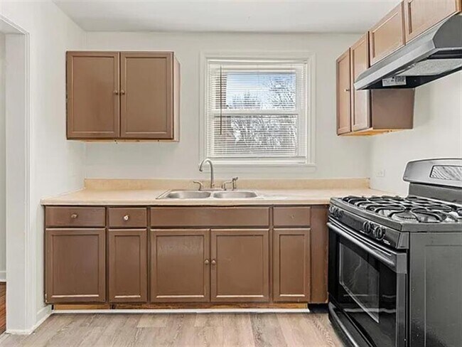 Building Photo - Chicago Sweet Home F11