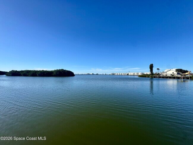 Foto del edificio - 200 S Banana River Blvd