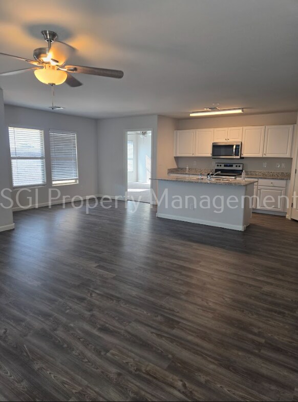 Foto del edificio - Gorgeous home ready for move in