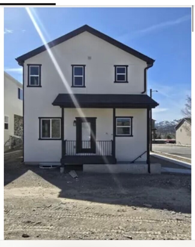 Parte trasera de la casa - 1168 Jasper Loop