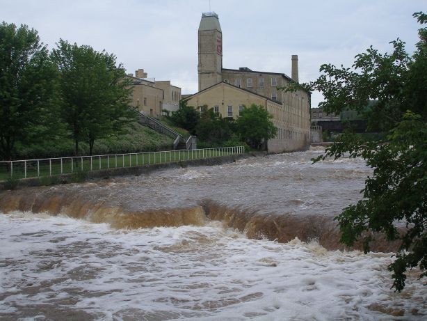 Foto del edificio - Brickner Woolen Mills Apartments