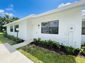 Building Photo - 3725 Park Lane Villas Rd