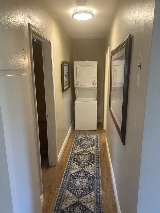 Building Photo - 208 N La Plaza