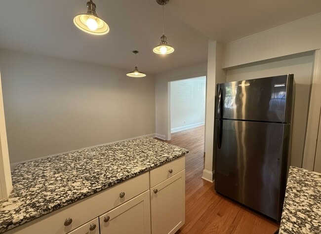 Building Photo - Modern 3-Bedroom Home with Backyard & Base...