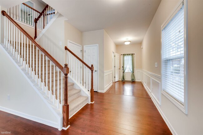Building Photo - 3 br, 2.5 bath House - 5488 Boyer Tr North...