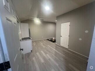 Building Photo - 535 N Orange Ave
