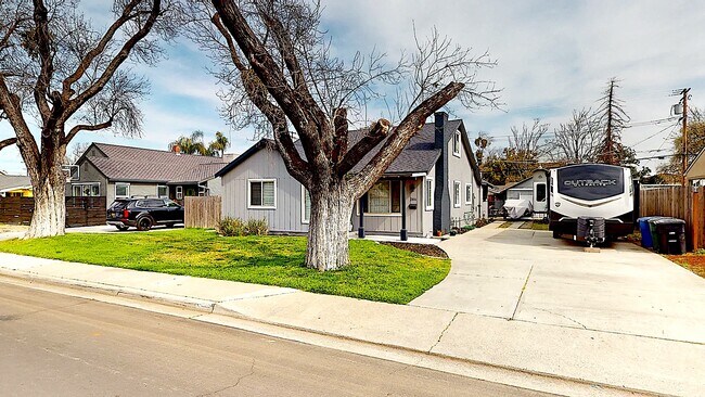 Foto del edificio - 204 N Santa Ana Ave