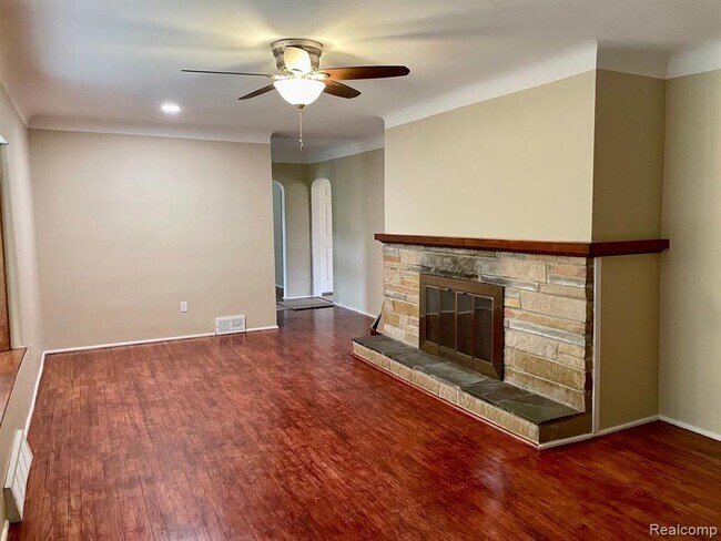 Building Photo - 5561 Livernois Rd