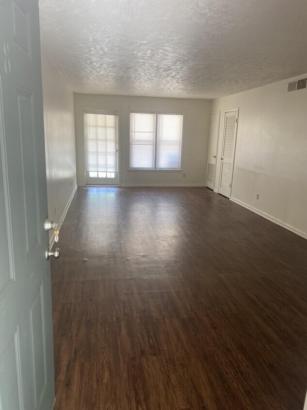 Foto del edificio - 3210 Tallywood Dr