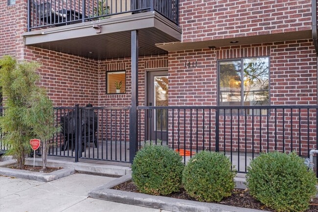 Building Photo - 1411 E Komenda Way