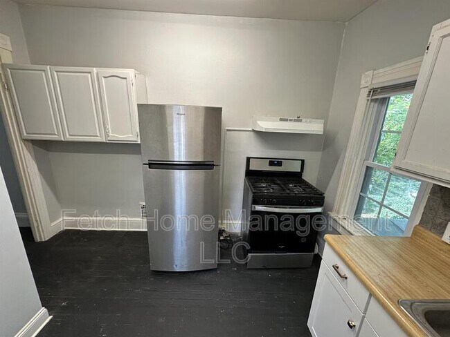Building Photo - 813 Manor St