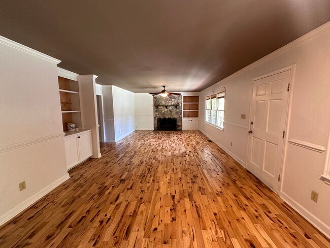 Building Photo - Single Family Home