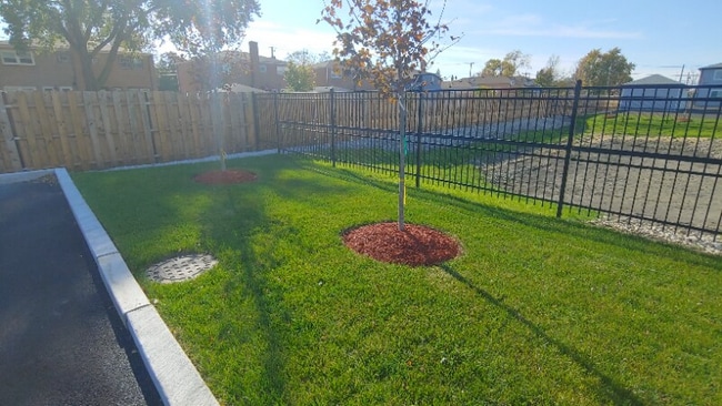 Foto del edificio - 5366 S Laramie Ave