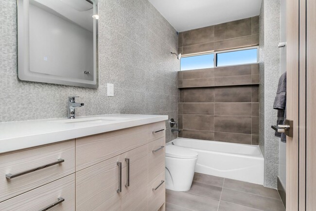 Foto del edificio - 2611 S Bentley Ave