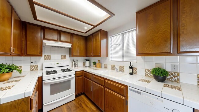 Building Photo - 4726 W 147th St