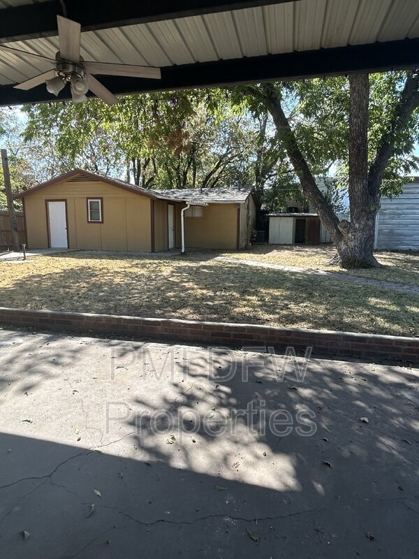 1229 Churchill Rd Unit C, River Oaks, TX 76114 Condo for Rent in