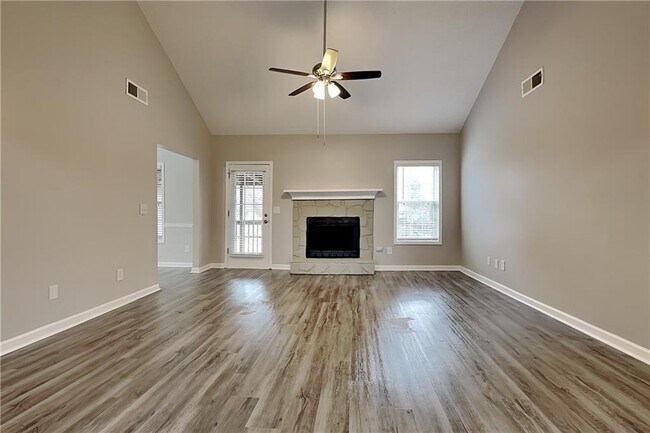 Foto del edificio - 1550 Twin Manor Dr