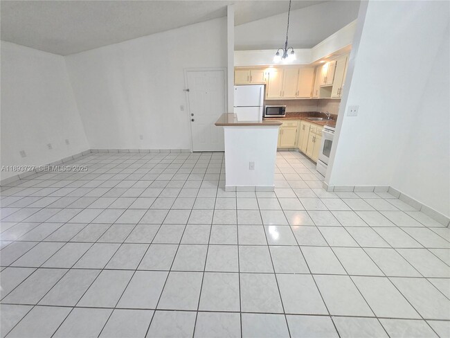 Foto del edificio - 18875 NW 62nd Ave