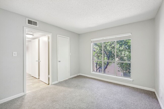 Interior Photo - Hollyhills Apartments