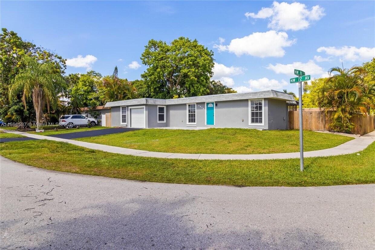 Foto principal - 7913 NW 72nd Ave