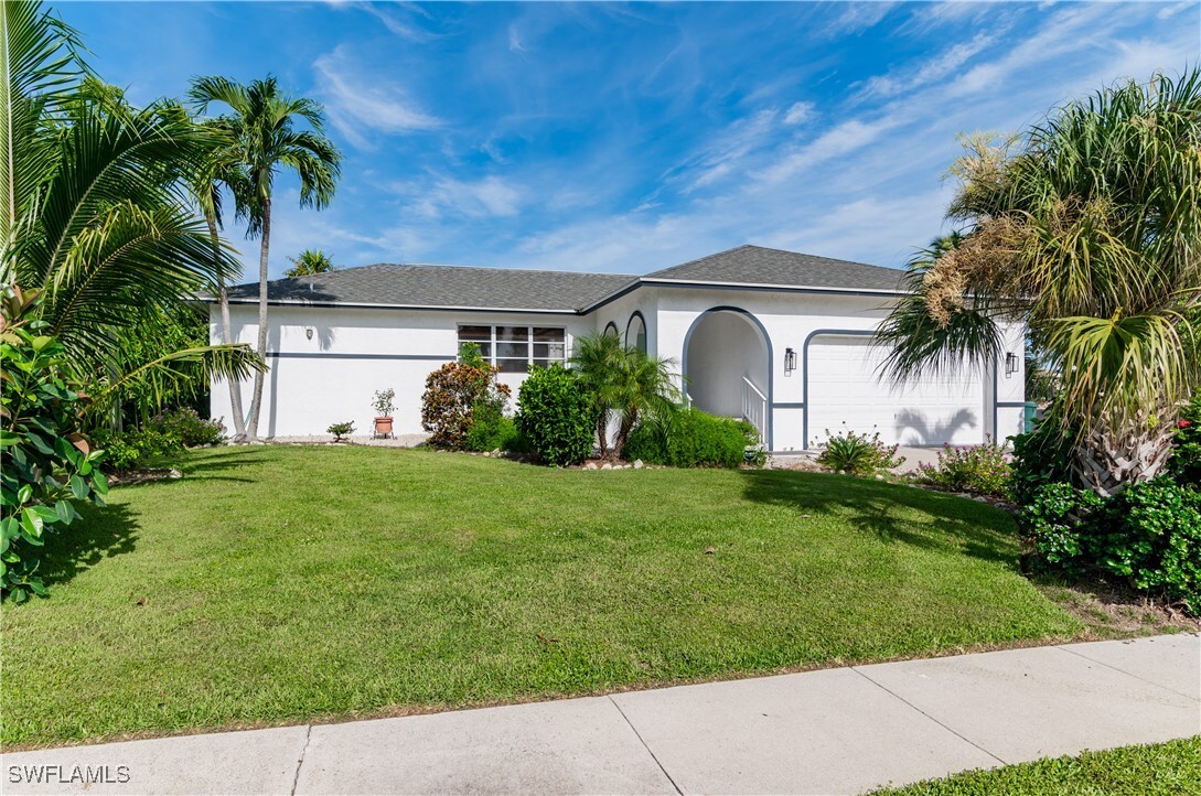 Primary Photo - 288 Castaways St
