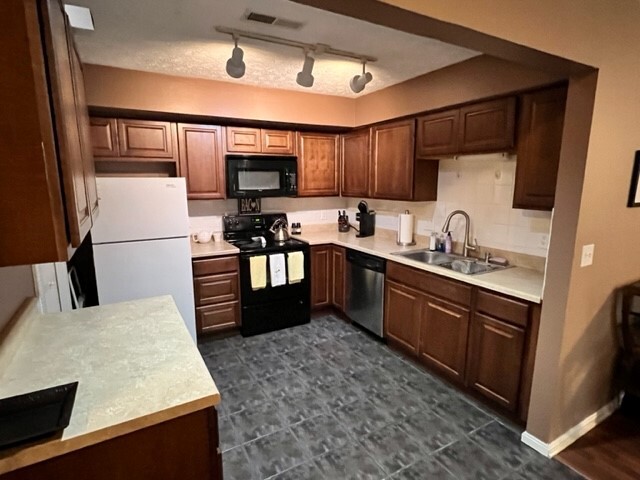 Building Photo - 1448 Cedarwood Dr